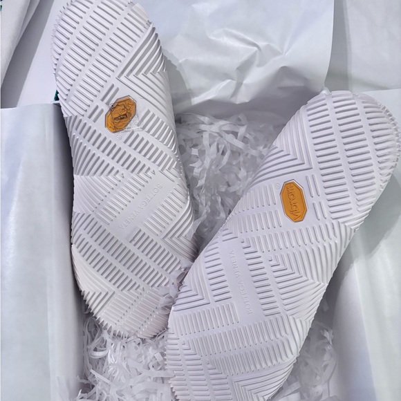 Stylish White Bottega Shoes - Picture 3 of 6